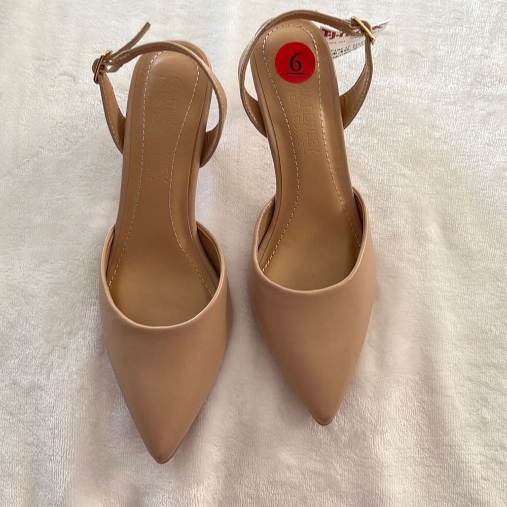 Beautiful Cynthia Rowley Sling Back Heels. Size 6. NWT